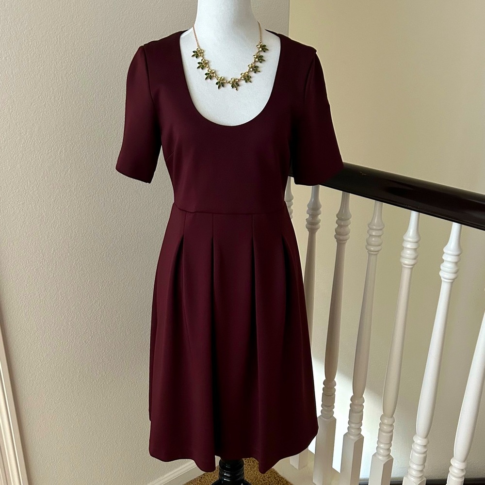 Badgley Mischka for Le Tote maroon like new dress with pockets!